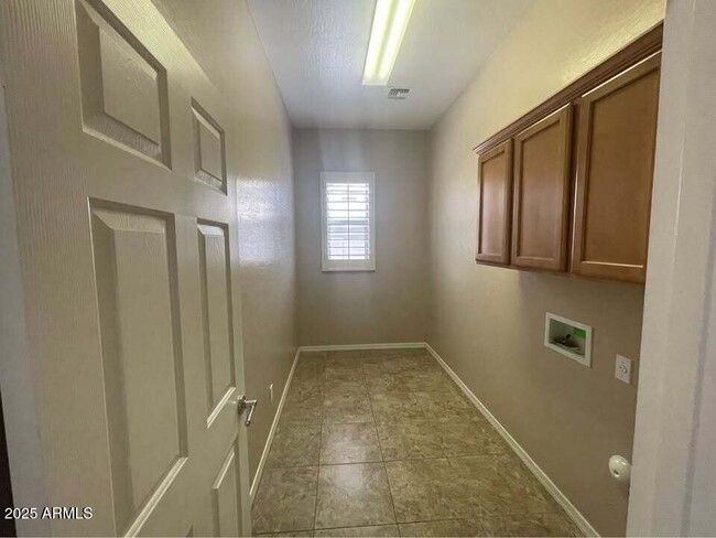 Building Photo - 4918 W Carpenter Dr