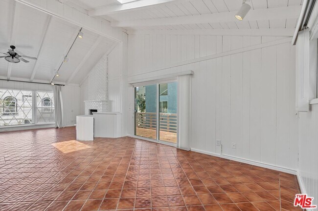 Building Photo - 112 Fleet St