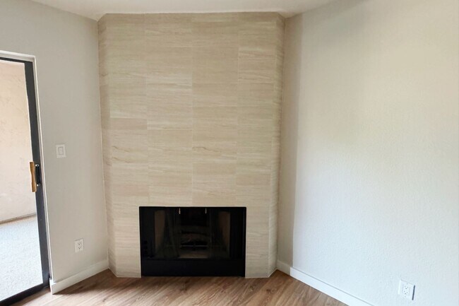 Building Photo - Luxury Scottsdale Condo: Modern Comfort in McCormick Ranch’s Premier Community!