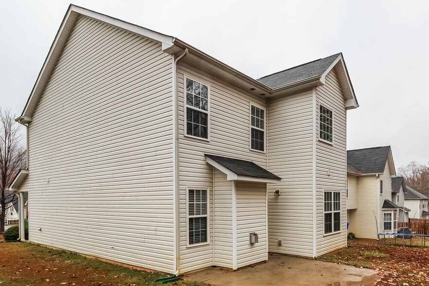 Building Photo - 5020 Wicklow Dr