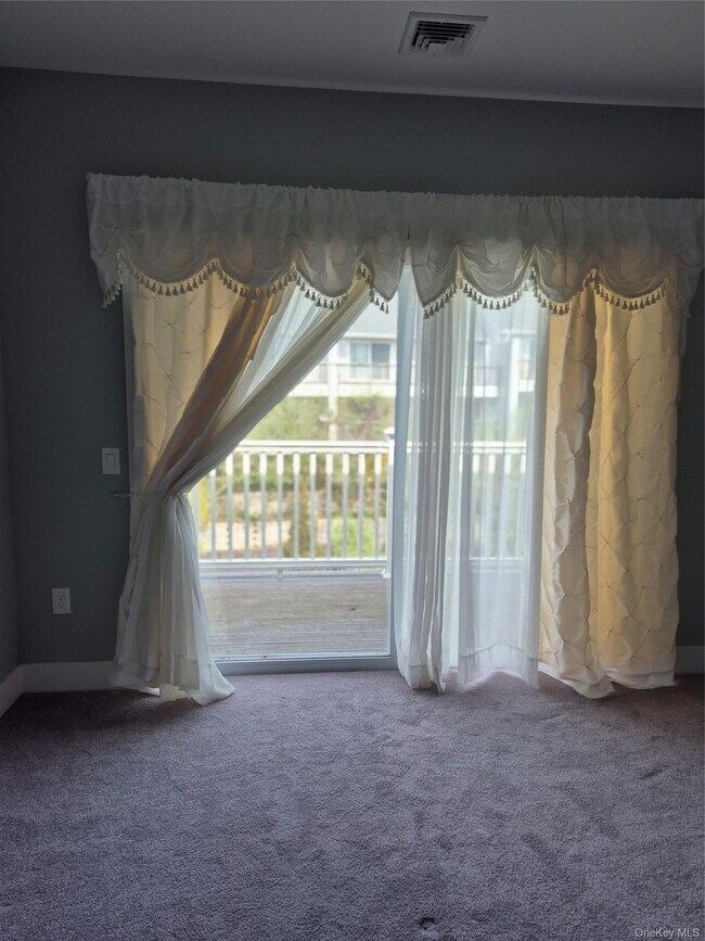 Building Photo - 44 Fox Hill Dr