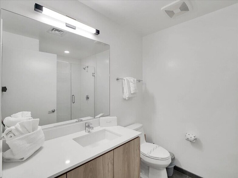 Building Photo - 817 N 6th St