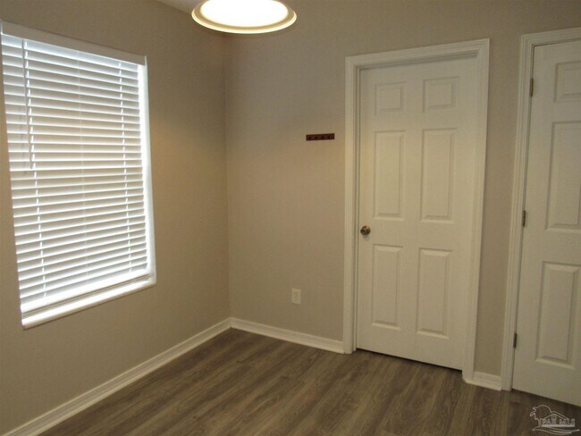 Building Photo - 608 Saleta St