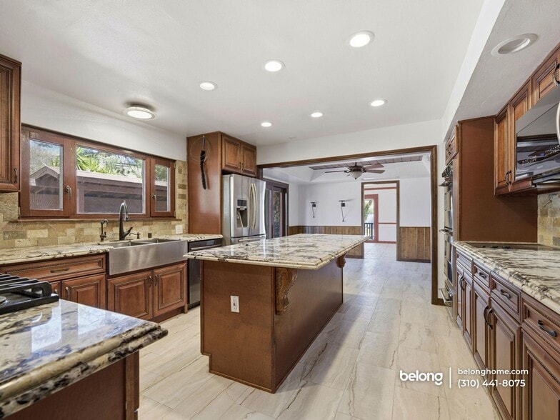 Building Photo - 35640 Dormer Rd