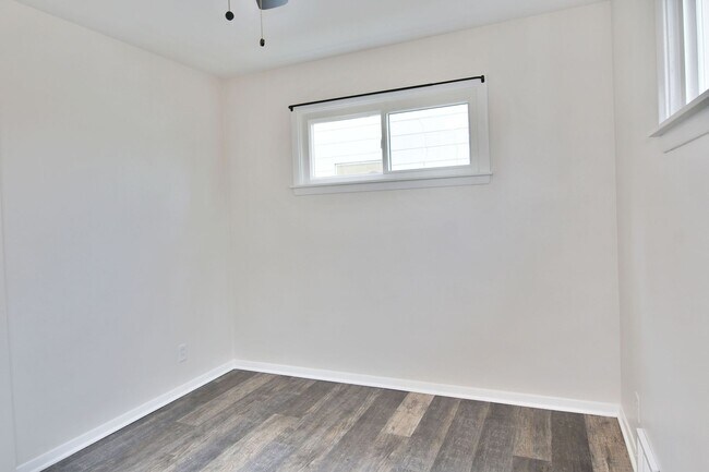 Building Photo - House for RENT in Girard!