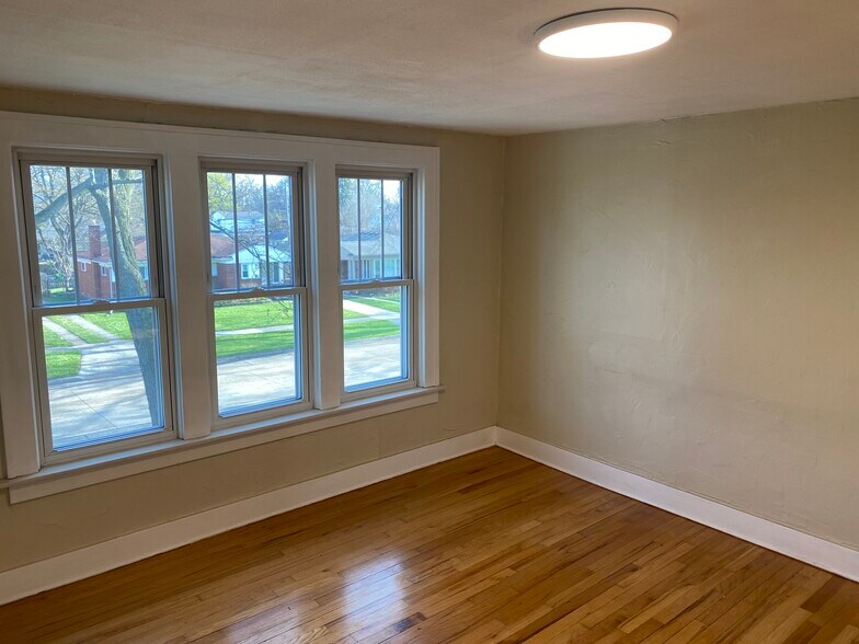 Building Photo - 1123 Midland Blvd