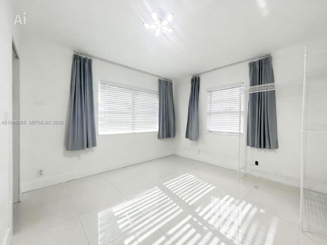 Building Photo - 16082 NE 9th Ct