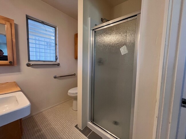 Building Photo - Spectacular Retro Home in a Rural Setting with Views and Space