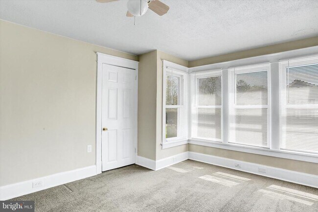 Building Photo - 319 N 2nd St