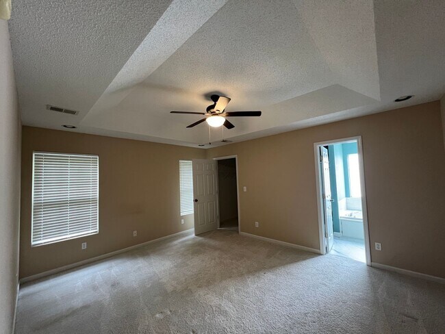 Building Photo - 253 Riverrun Dr
