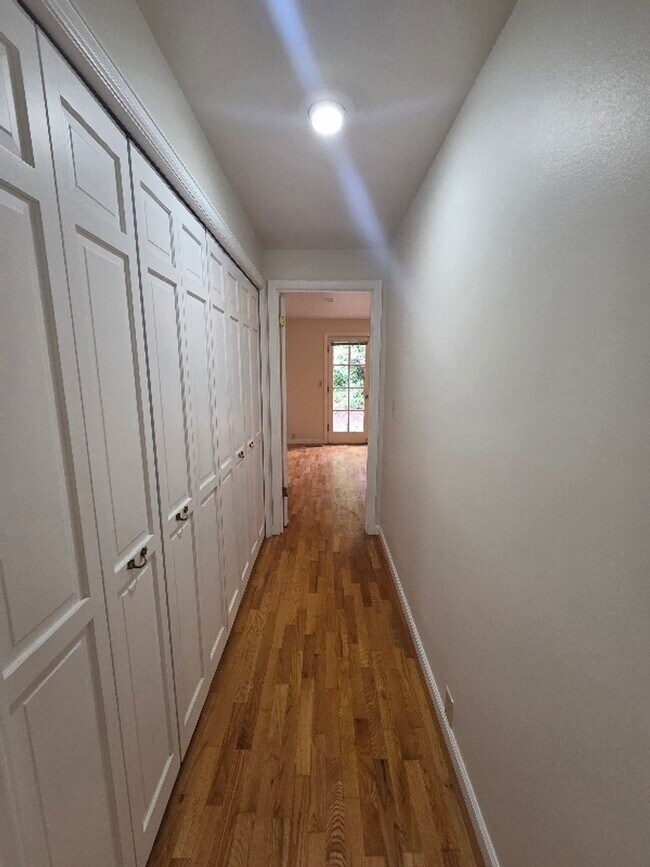 Building Photo - Private 4 Bedroom / 2.5 Bath Bridle Trails Acerage Property