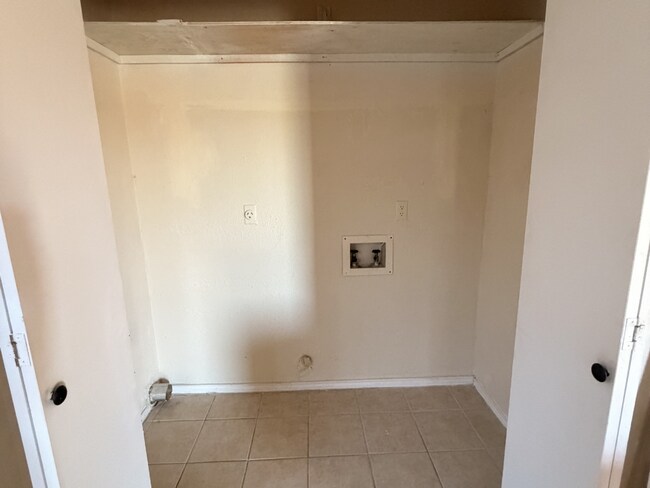 Building Photo - Bright & Inviting 2-Bedroom Duplex in a Highly Desirable Central Location