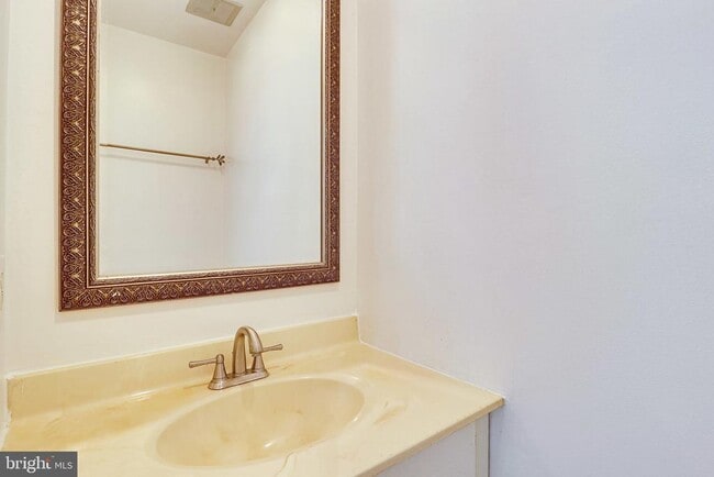 Building Photo - 9911 Whitewater Dr