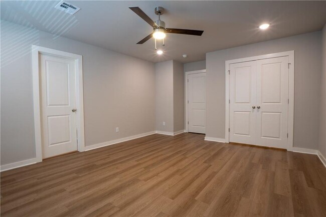 Building Photo - 1243 N Pink Ter