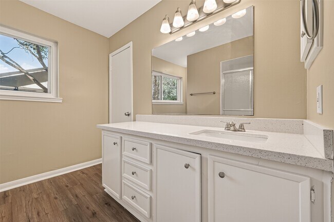 Building Photo - 11923 Briar Forest Dr