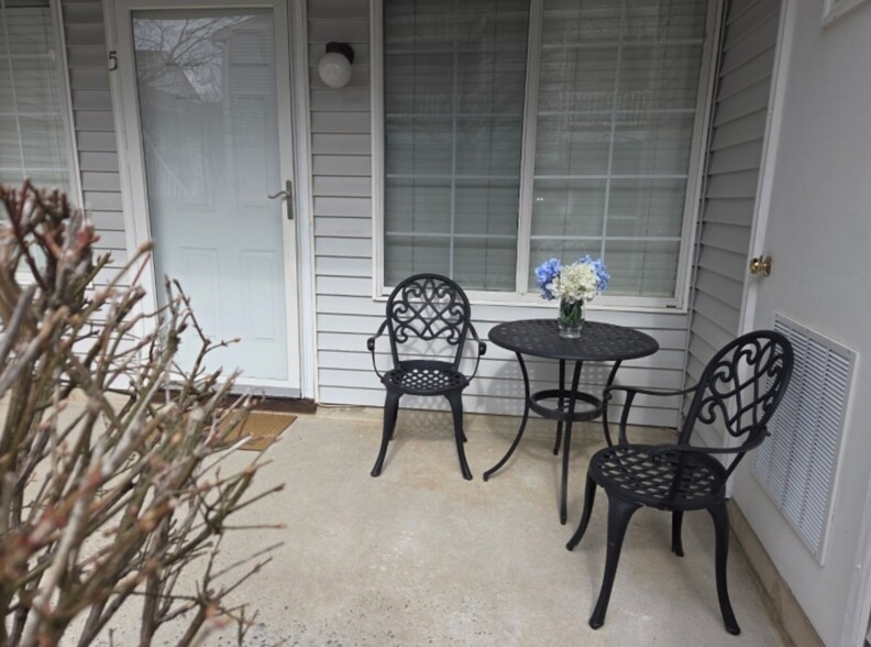 Building Photo - 5 Mountain Ct