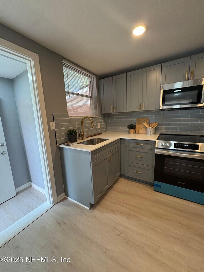 Building Photo - 3150 Belden Cir