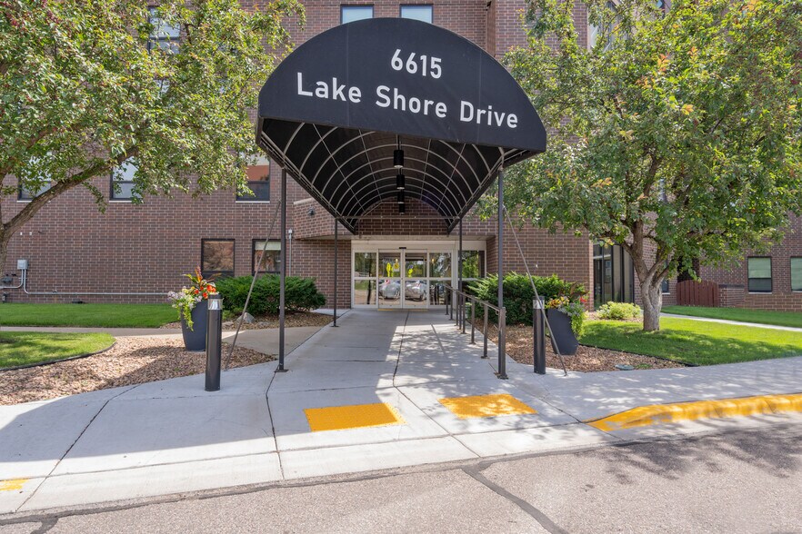 Welcome to 6615 Lakeshore Drive! - 6615 Lake Shore Dr S