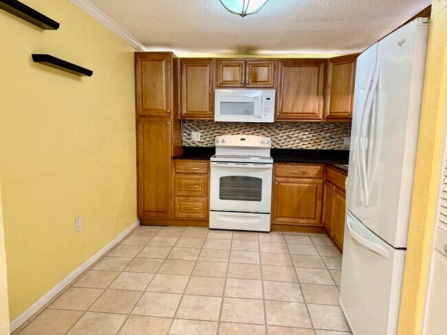 Building Photo - 8 9th St