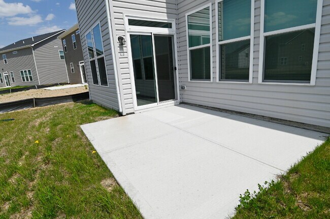 Building Photo - "Spacious 5-Bedroom Retreat with Luxurious Quartz Countertops & Fireplace on Deerberg Drive!"