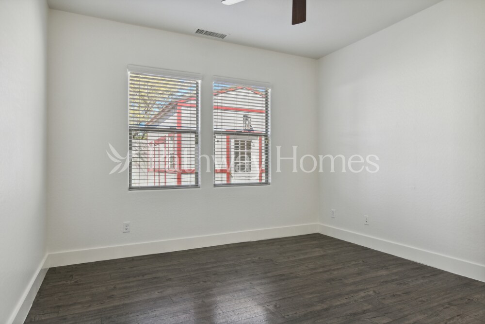 Building Photo - 20996 W White Rock Rd