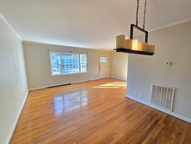 Building Photo - 3409 Alta Vista Dr