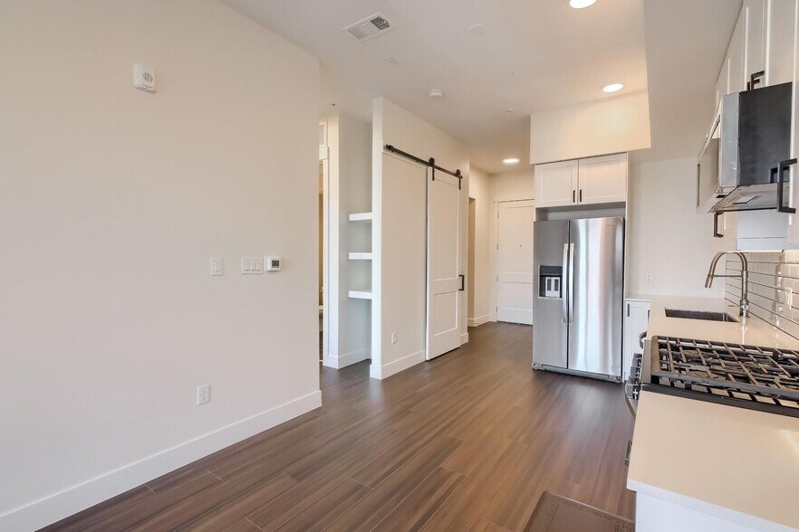 Building Photo - 2876 W 53rd Ave