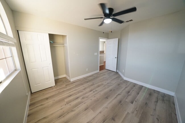 Building Photo - SHOWINGS AVAILABLE NOW