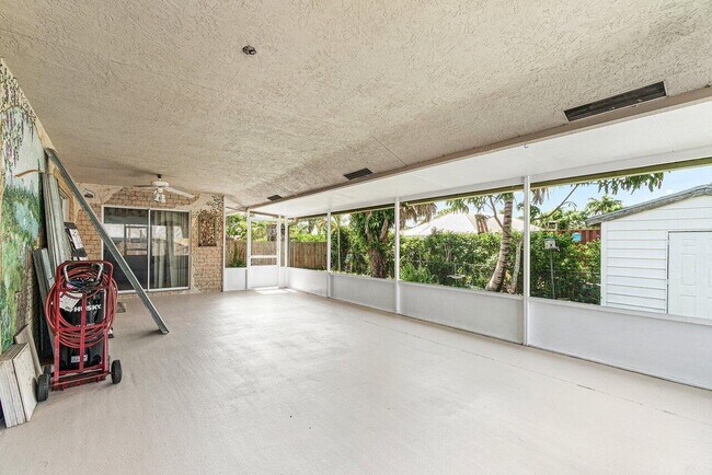 Building Photo - 7600 Cocoanut Dr