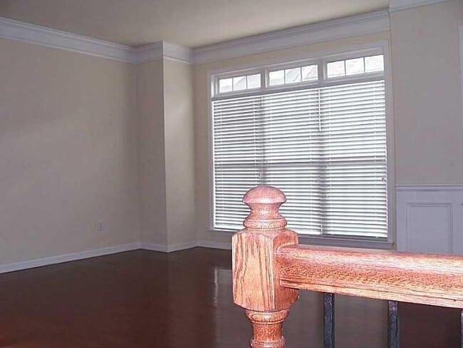 Building Photo - 11040 Brunson Dr