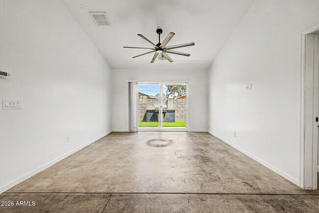 Building Photo - 505 N 16th Ave