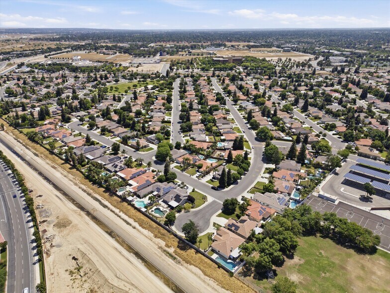 Building Photo - 10721 Loughton Ave