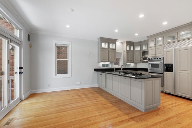 Building Photo - 2725 N Magnolia Ave