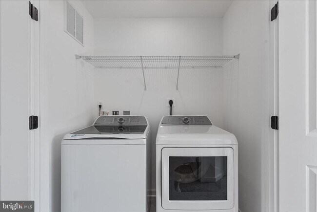 Building Photo - 36121 Wilderness Shores Way