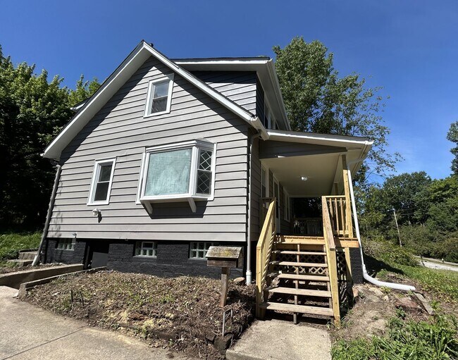 Building Photo - 4528 Rainbow Rd