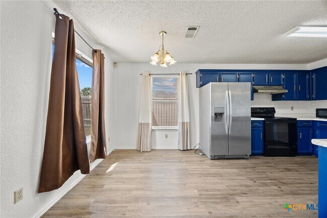 Building Photo - 2804 Cactus Dr