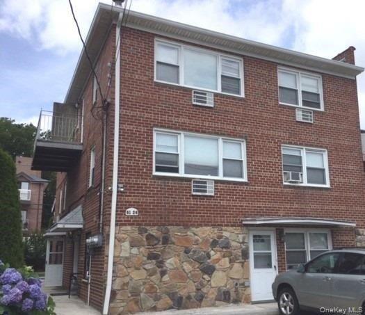 Primary Photo - 61-26-61164 164th St
