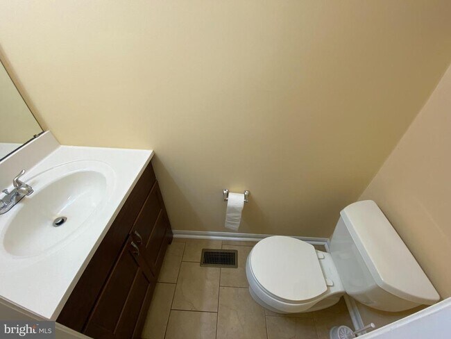 Building Photo - 2017 Heritage Dr