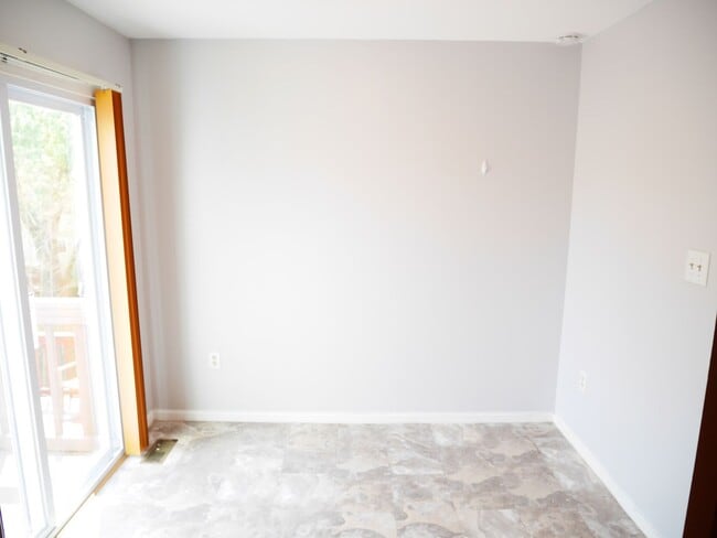 Building Photo - 4 Bedroom Townhome- Silver Spring, MD