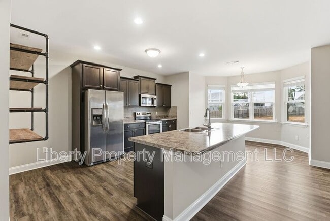 Building Photo - 588 Angel Oak Dr