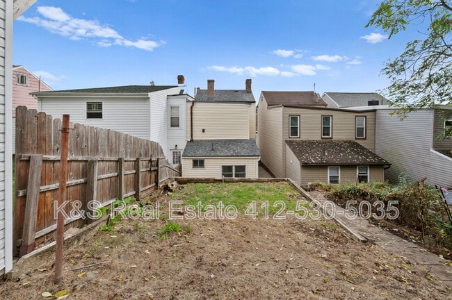 Building Photo - 2104 Straubs Ln