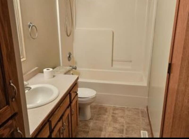 Building Photo - 1781 Rush Point Dr Cir W