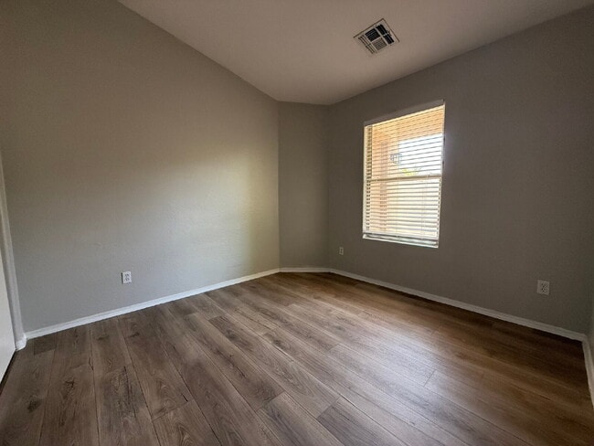 Building Photo - Spacious 4-Bedroom Home with Large Backyar...