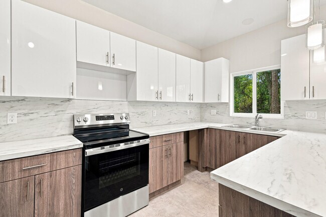 Building Photo - 4701 Evergreen Ave