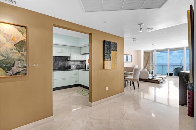 Building Photo - 1455 Ocean Dr