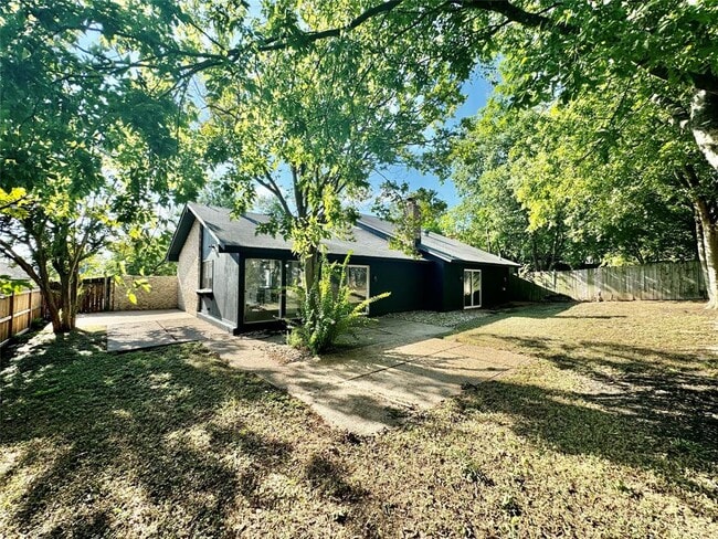 Building Photo - 9506 Stonebridge Dr
