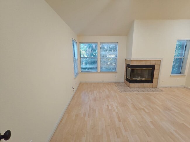Building Photo - 3 Bedroom for Rent in River Oaks! $4,975