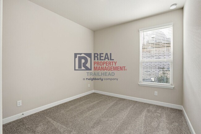 Building Photo - Spacious 4 Bedroom Home with Functional Layout