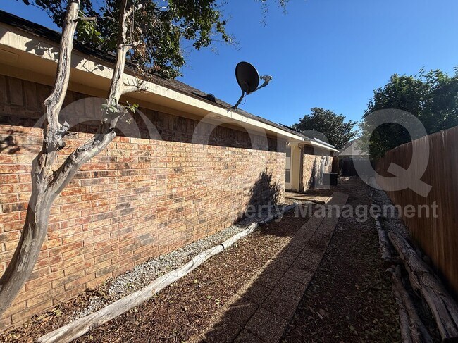 Building Photo - 3515 Hilltop Ln