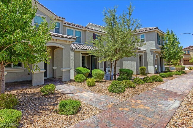 Building Photo - 2808 Alenga St